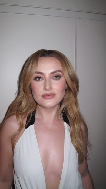 Amelia Dimoldenberg