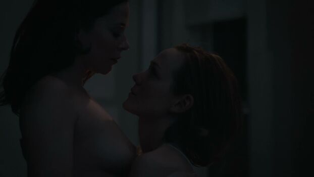 Anna Friel