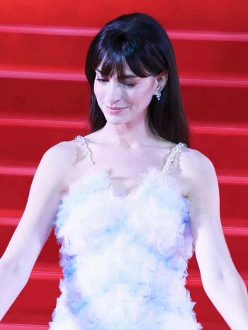 Anne Hathaway