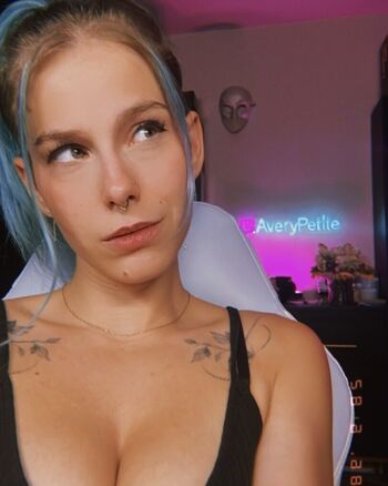 Avery Petite