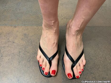 Bigfeetgirls