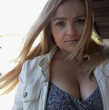 Blonde Bimbo Milf