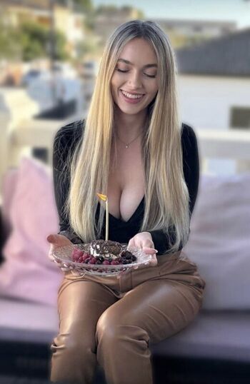 Full leaked Bobbie moore page private onlyfans photo