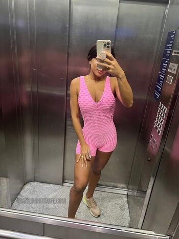 Full leaked Brazilian hotwife private onlyfans photo