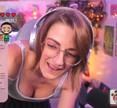 Caitlin Marie Reacts