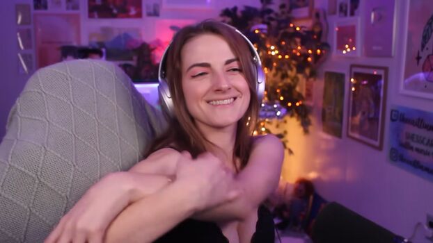 Caitlin Marie Reacts