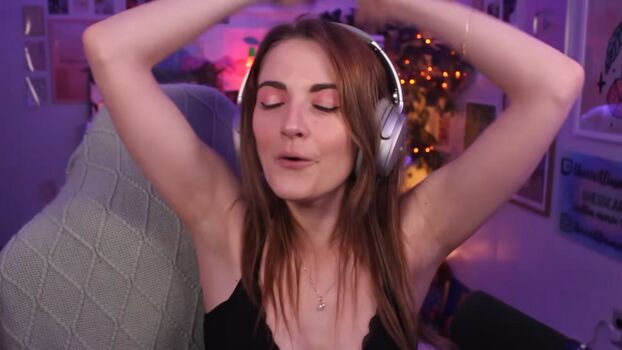 Caitlin Marie Reacts