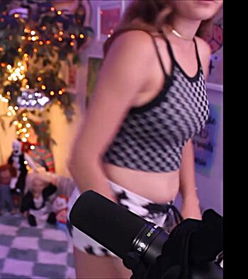 Caitlin Marie Reacts
