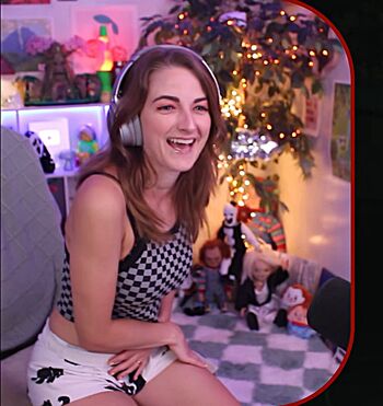 Caitlin Marie Reacts
