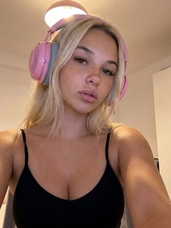 carlypurrsxo