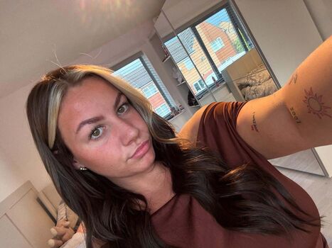 Courtney Leigh
