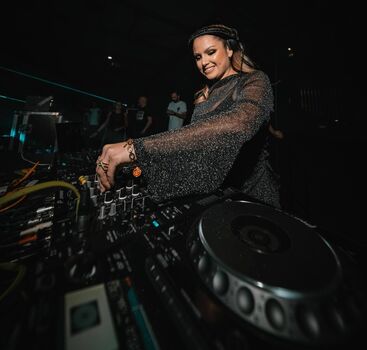 DJ Jeny Preston