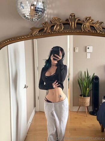 Full leaked Effycutiexx private onlyfans photo