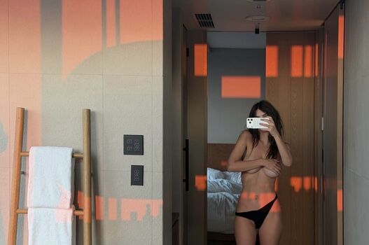 Emily Ratajkowski