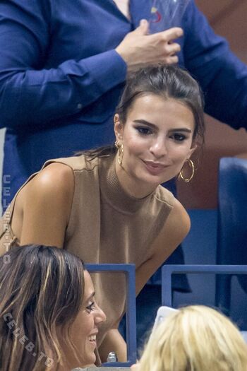 Emily Ratajkowski