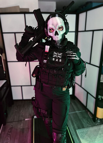 Ezy Summers Cosplay
