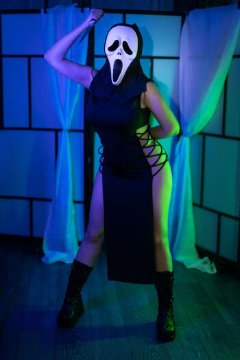 Ezy Summers Cosplay