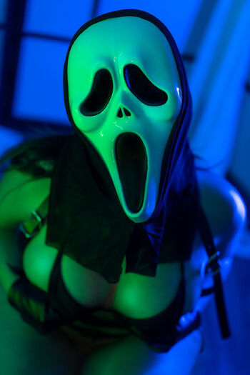 Ezy Summers Cosplay
