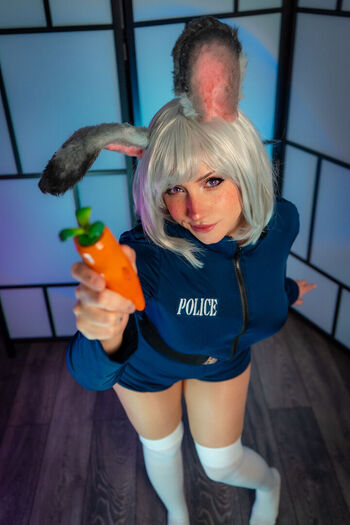 Ezy Summers Cosplay