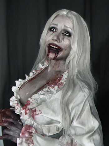 Ezy Summers Cosplay