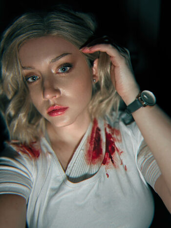 Ezy Summers Cosplay