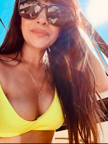 Hannah Simone