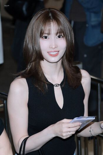 Hirai Momo