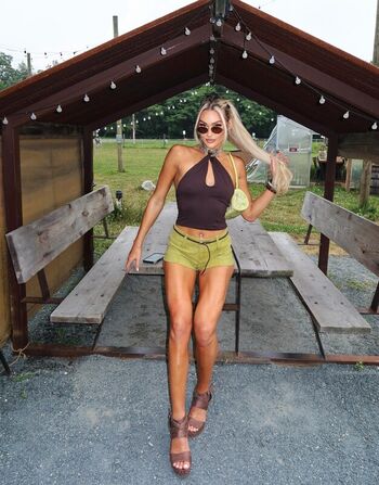 Izzi Dame