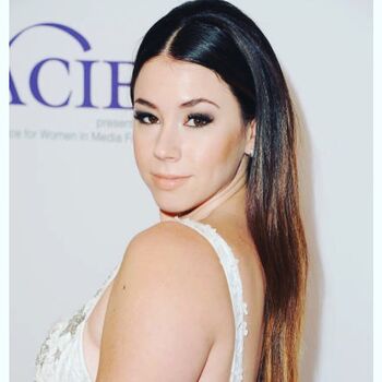 Jillian Rose Reed
