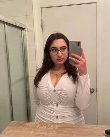 Julia Ain