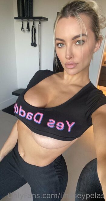 Lindsey Pelas