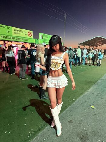 Lisha Li