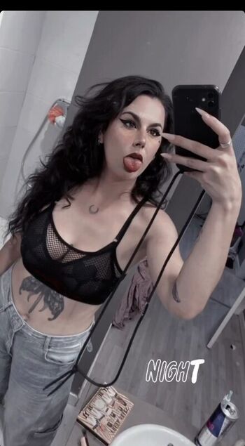 MiaVonFox