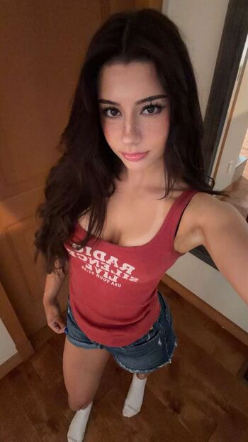 Mikayla Campinos