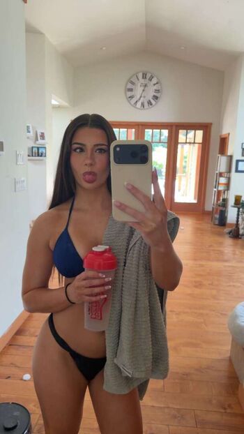 Mikayla Campinos