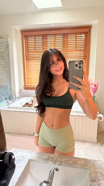 Mikayla Campinos