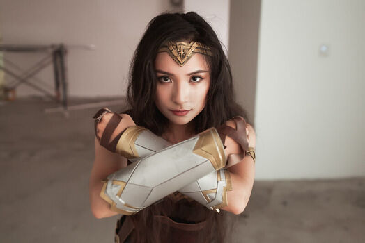 Neyu H Cosplay