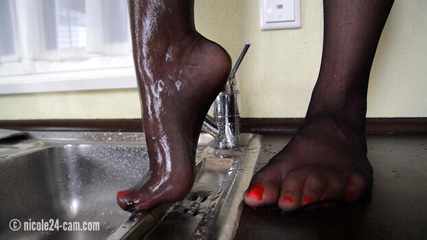 Nylon Feet