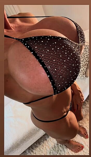 QueenMuscleBoobs