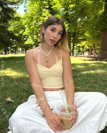 Rebeca Stones