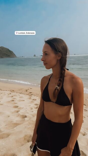 Rebecca Looschelders