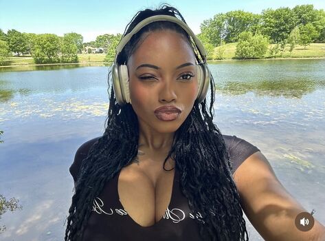 Samantha Marie