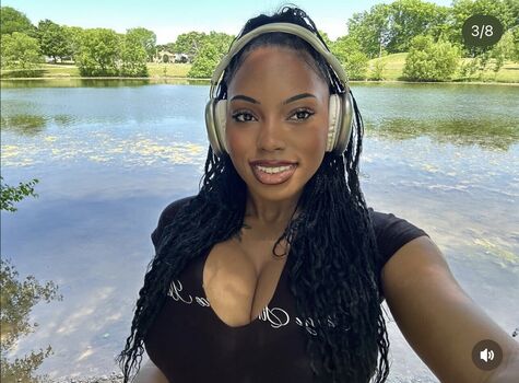 Samantha Marie