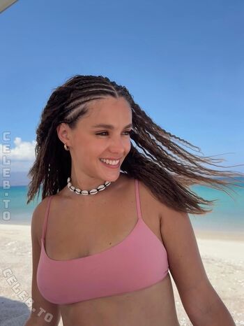 Samantha Siqueiros