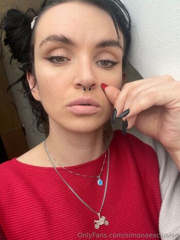 simonaexclusive