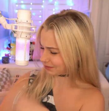 Full leaked Snowkitty private onlyfans photo