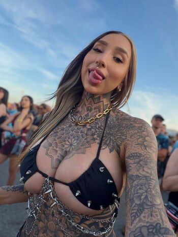 Split_tongue_bri