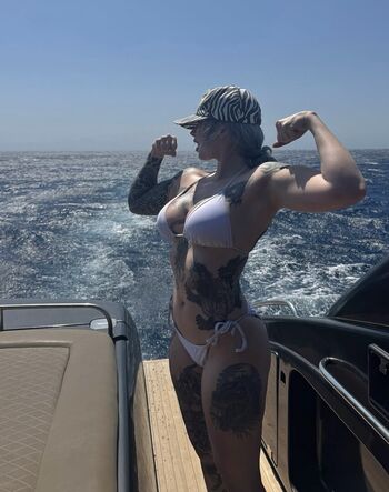 strongwaifu