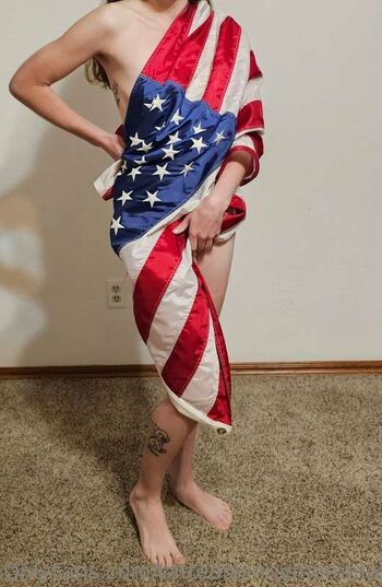 TattedSkinnyMomma01
