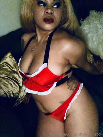 tittiesnlipstck